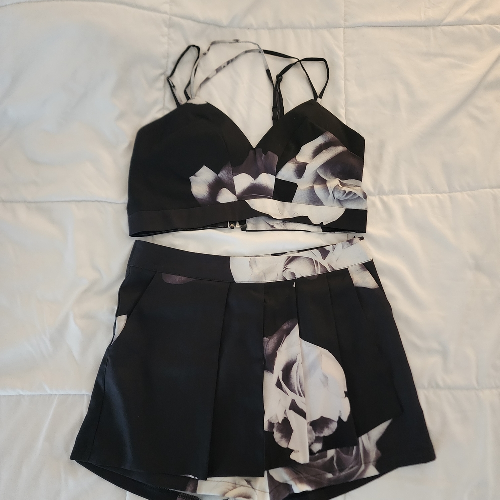 L'ATISTE Black and White Floral Skort Set